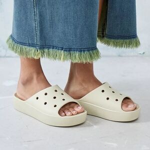 Crocs Classic Platform Slide Size 8 Bone